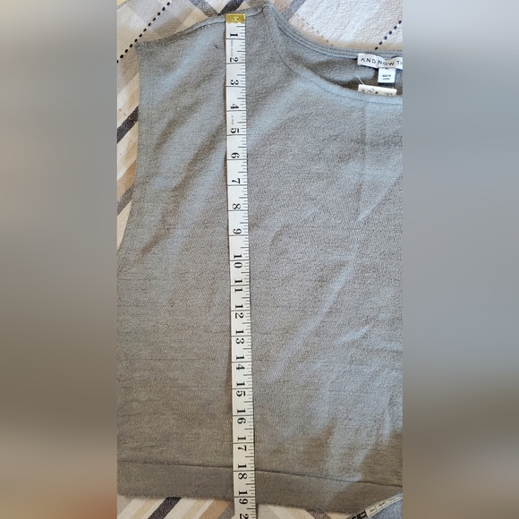 AND NOW THIS GRAY CROPPED MUSCLE TOP XL - Picture 8 of 9
